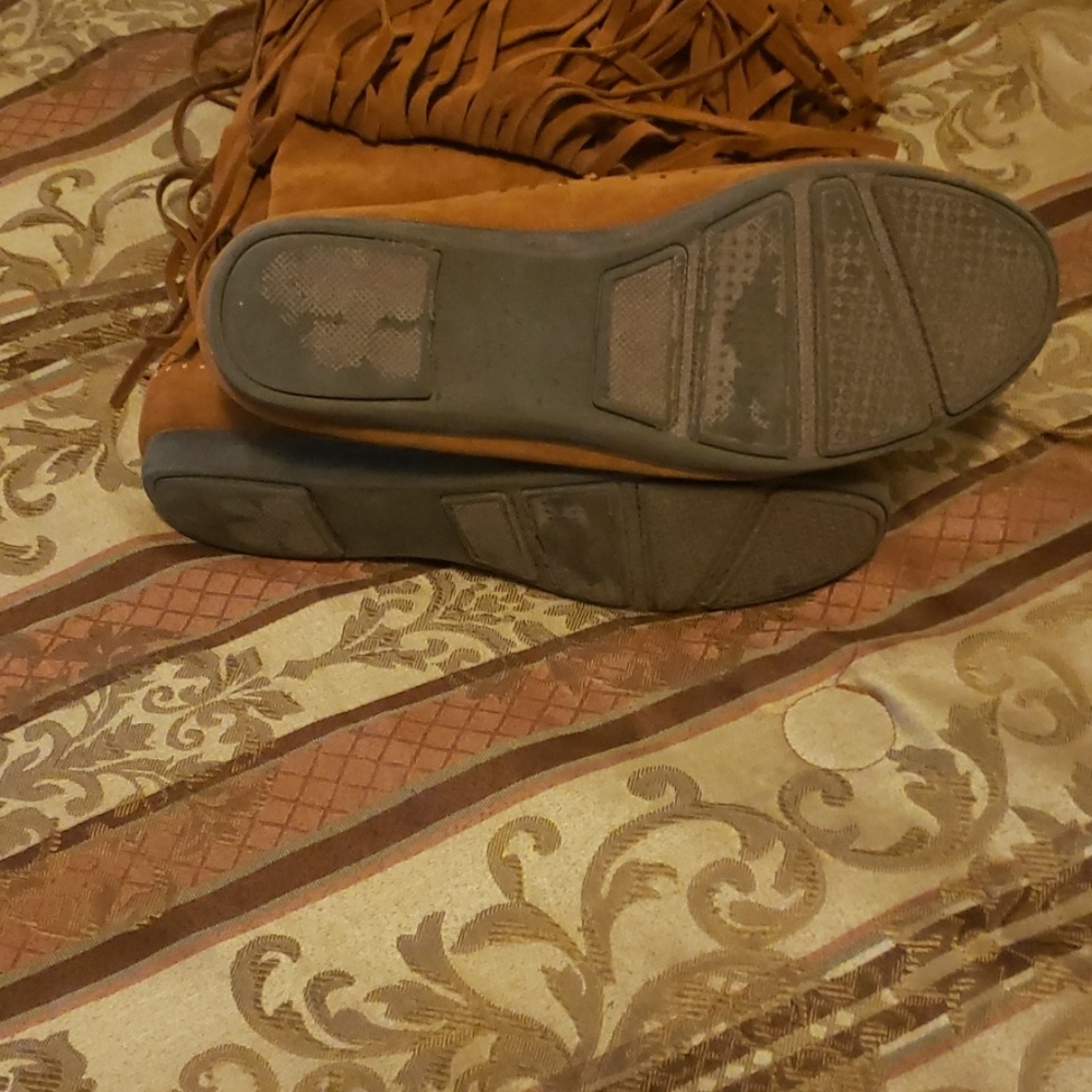 Shoes - Picture 2 of 3